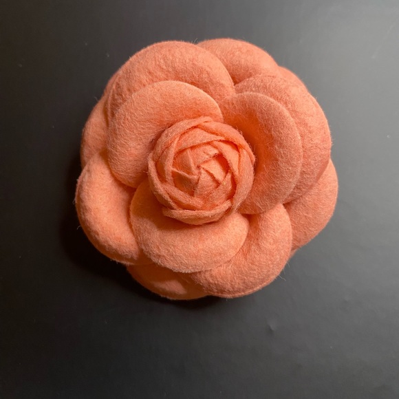 Camellia Flower Brooch Pin New Handmade Light Peach Pink - Picture 2 of 3